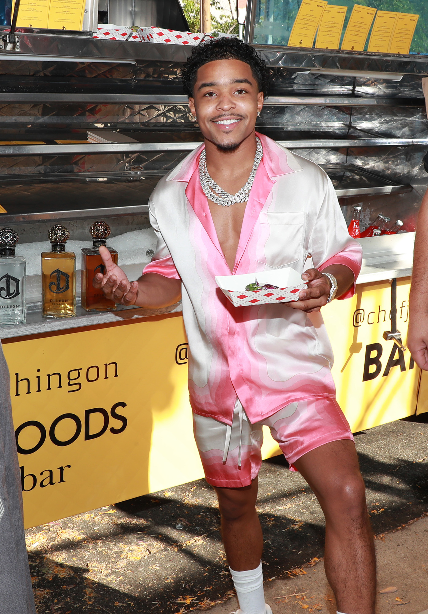 Justin Combs stops by Chef Geo and Francisco’s [of Eatburgers99 and Shomi Noods] Cinco de Mayo food truck
