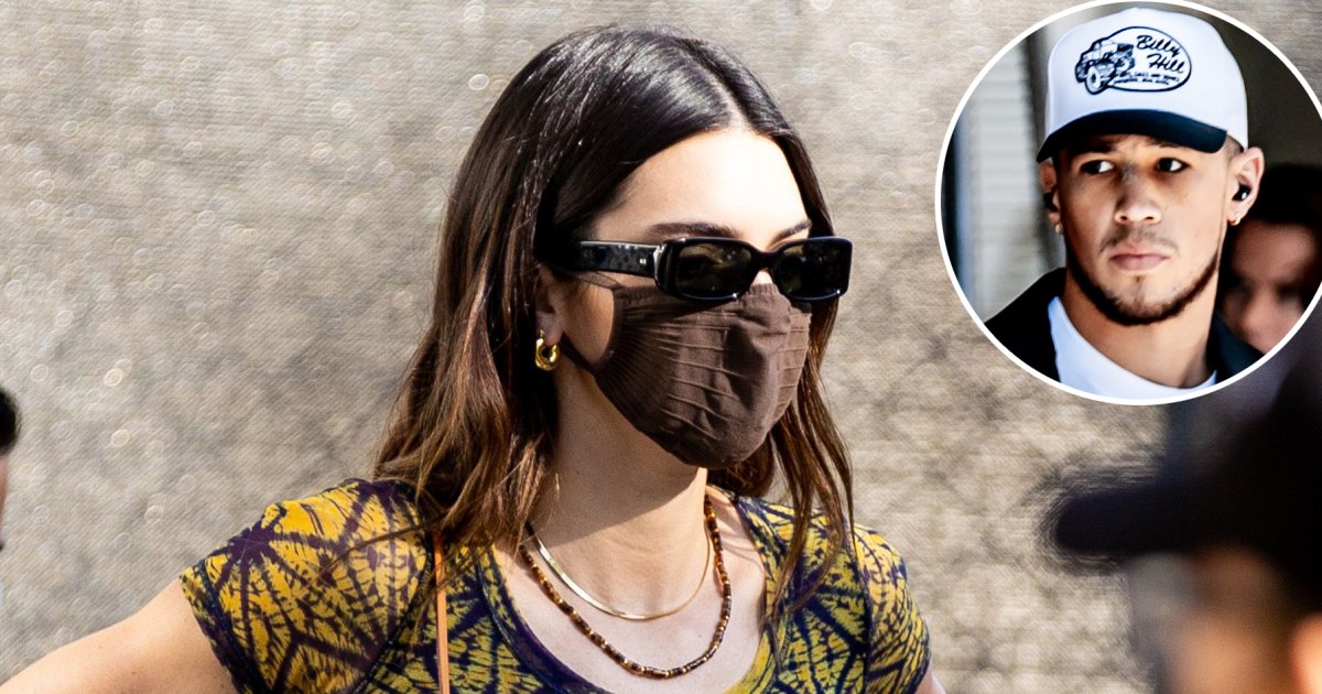 Who made Kendall Jenner's key chain, aviator sunglasses, black