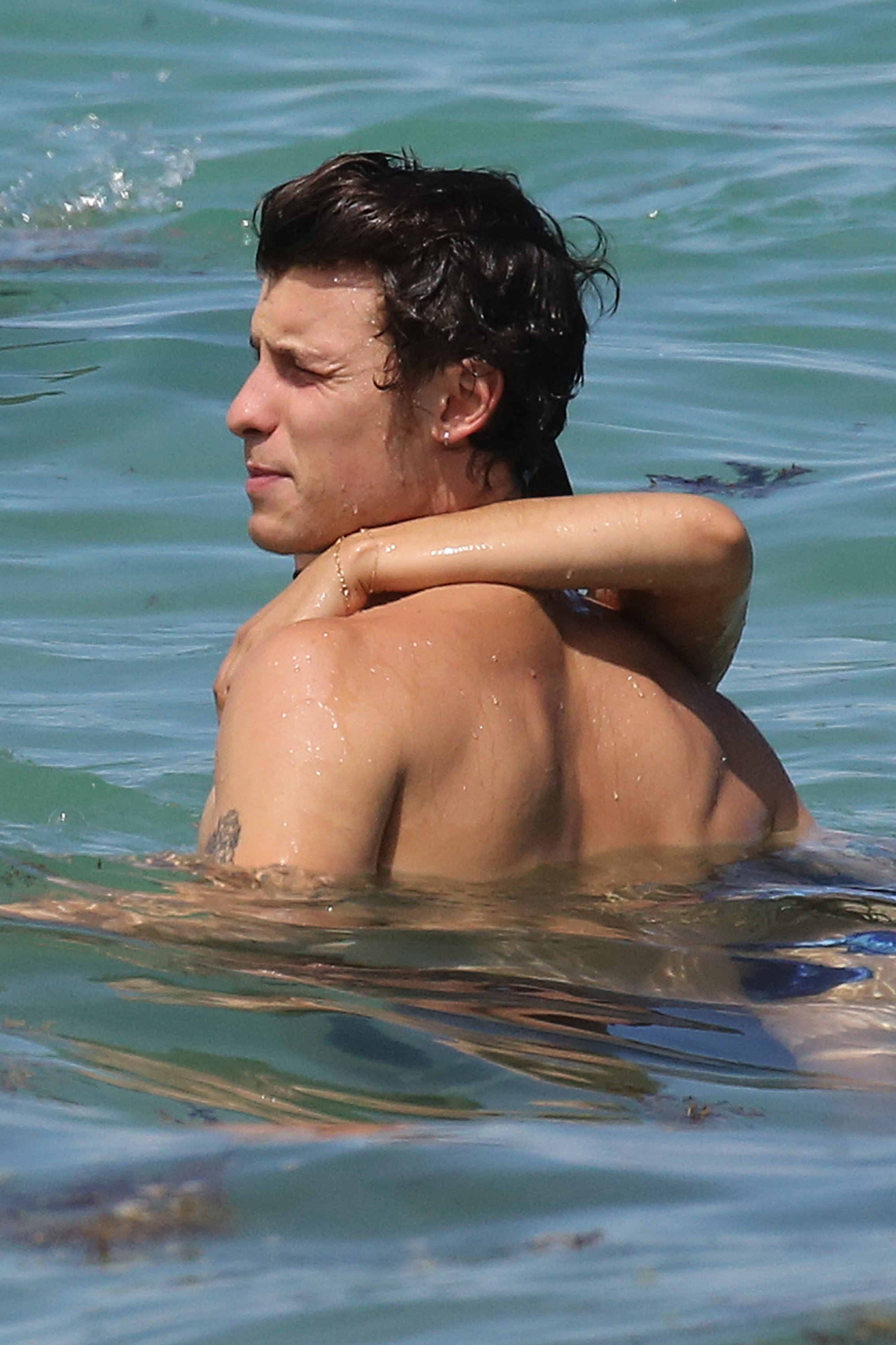Camila Cabello, Boyfriend Shawn Mendes' PDA-Packed Photos 2