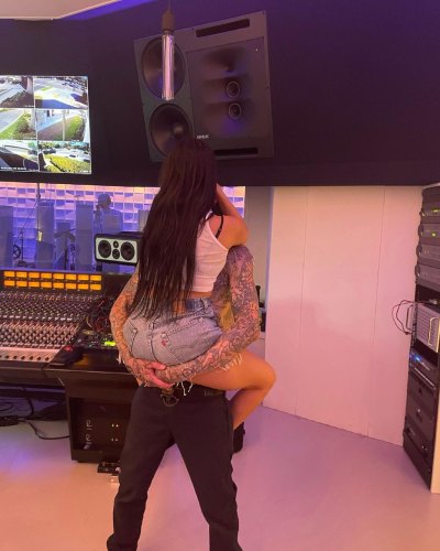 Kourtney Kardashian, Travis Barker Make Out in Studio: Photos