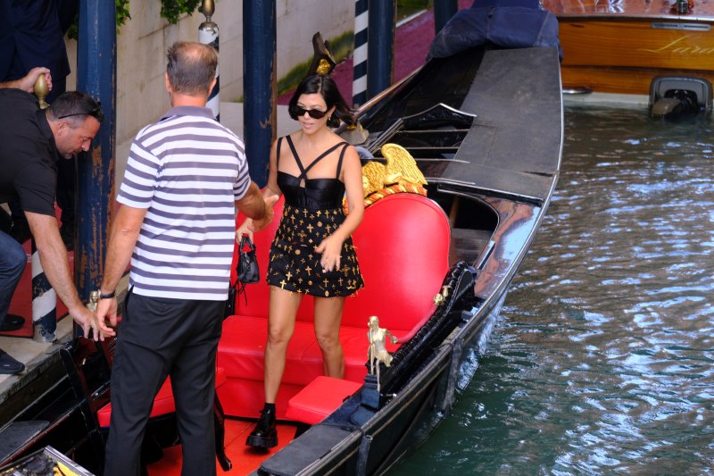 Kourtney Kardashian and Travis Barker gondola ride in Venice, Italy 30 Aug 2021