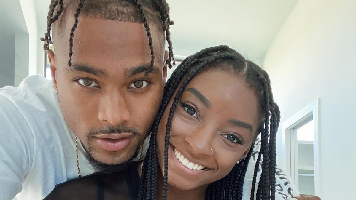 Simone Biles' Boyfriend Jonathan Owens Supports Her at Olympics