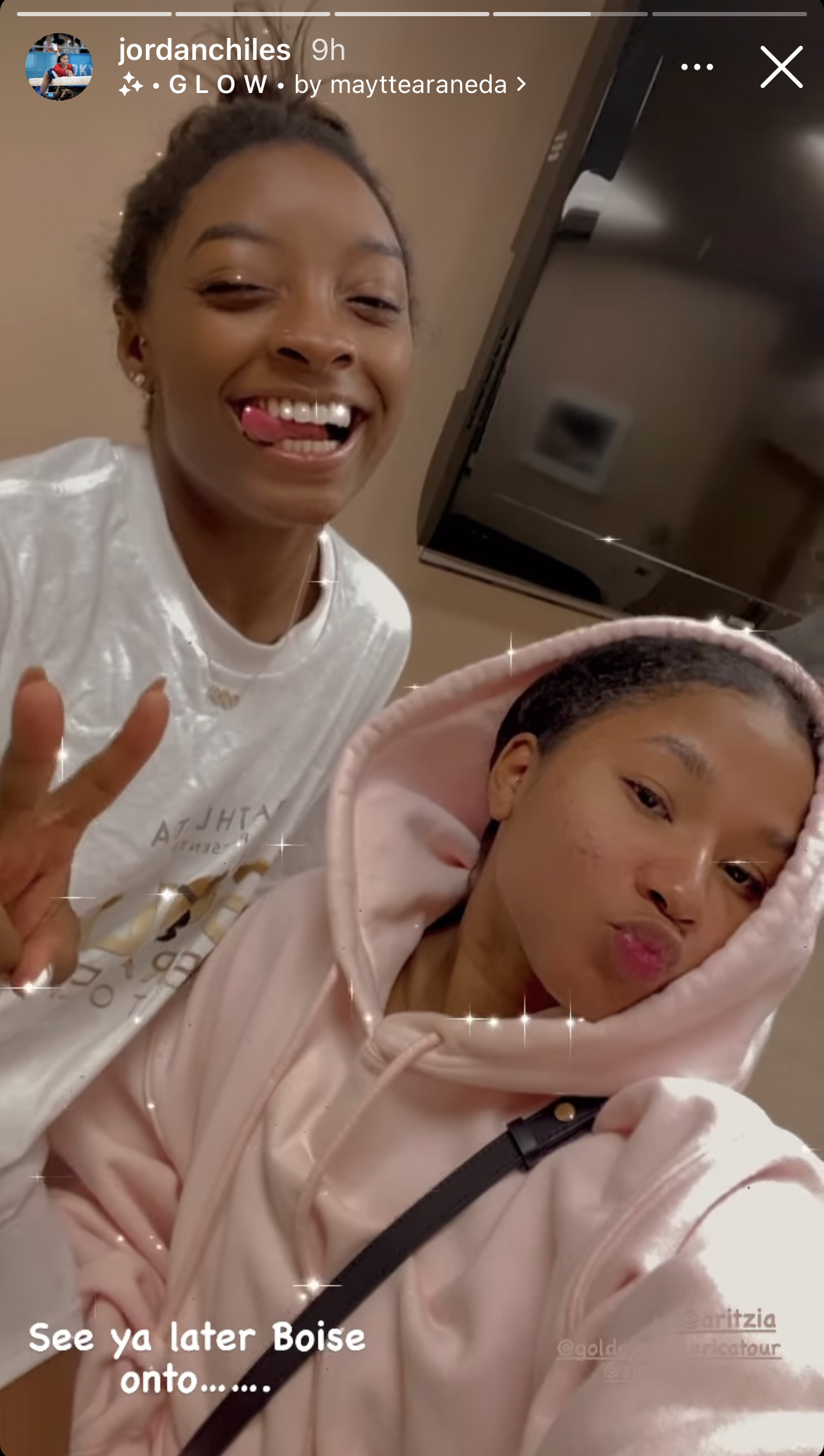 simone-biles-jordan-chiles-tour-selfie-boise