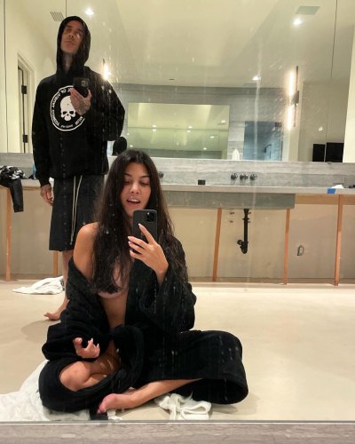 Kourtney Kardashian Posts Nude Photo With Travis Barker