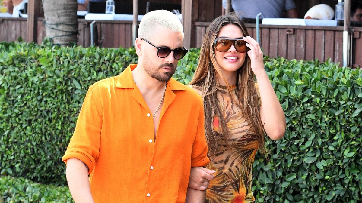 Amelia Gray Hamlin Has Lunch With Scott Disick and His Kids