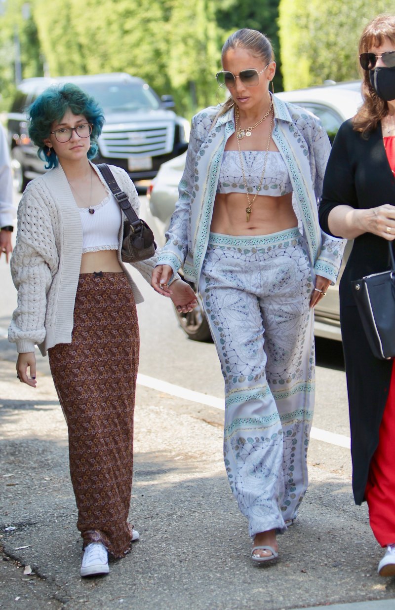 Jennifer Lopez Flaunts Abs in Crop Top With Daughter Emme 4
