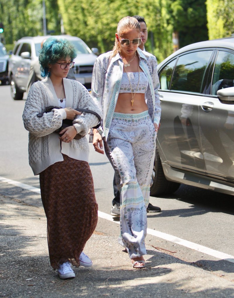 Jennifer Lopez Flaunts Abs in Crop Top With Daughter Emme 2