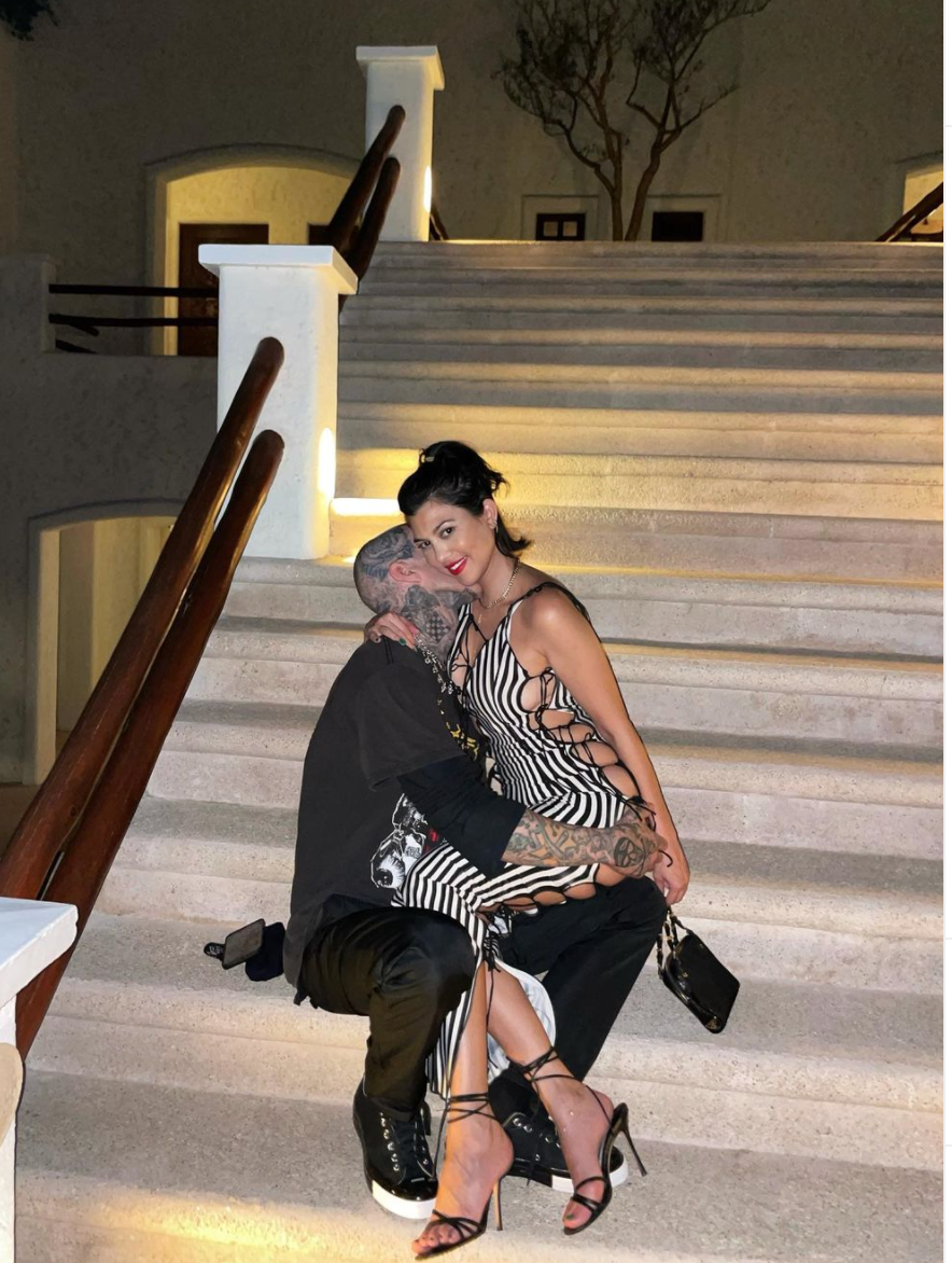 Travis Barker Kisses Kourtney Kardashian S Neck In Pda Packed Photo