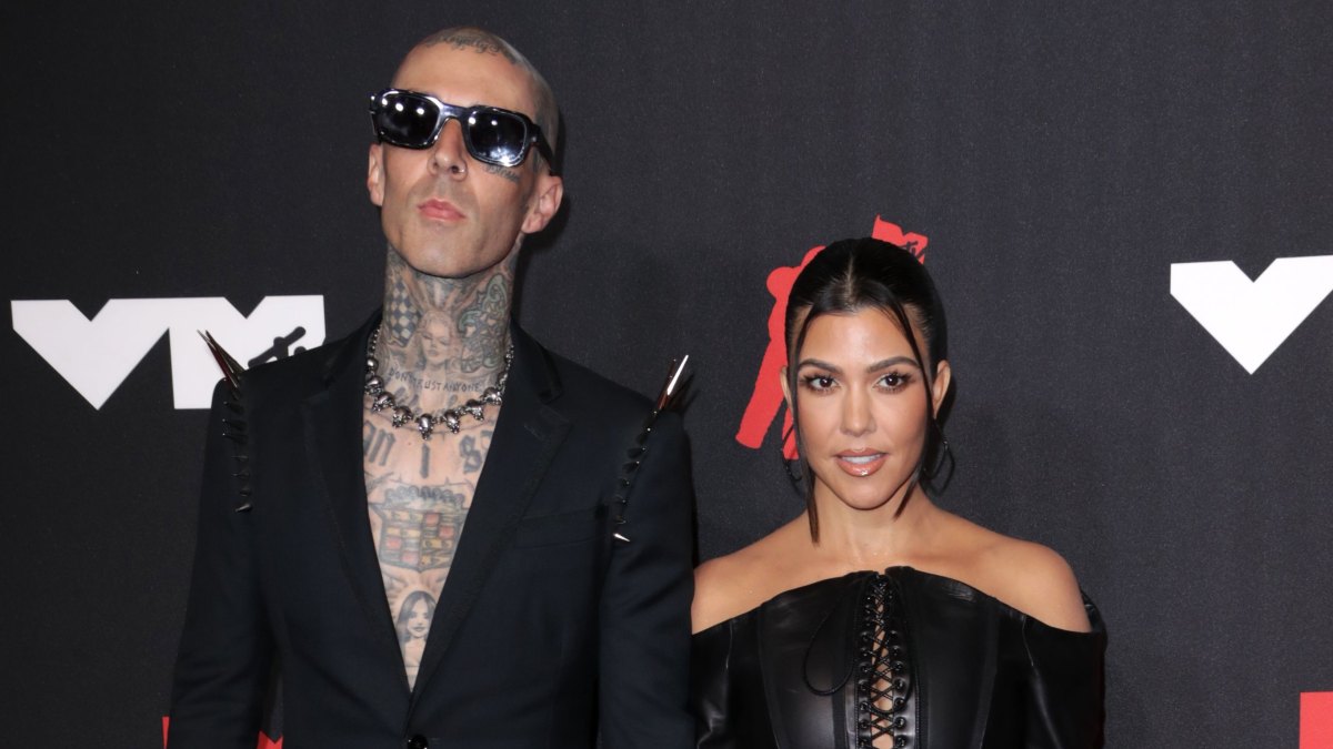 Kourtney Kardashian Travis Barker MTV VMAs 2021 Red Carpet Photos 2
