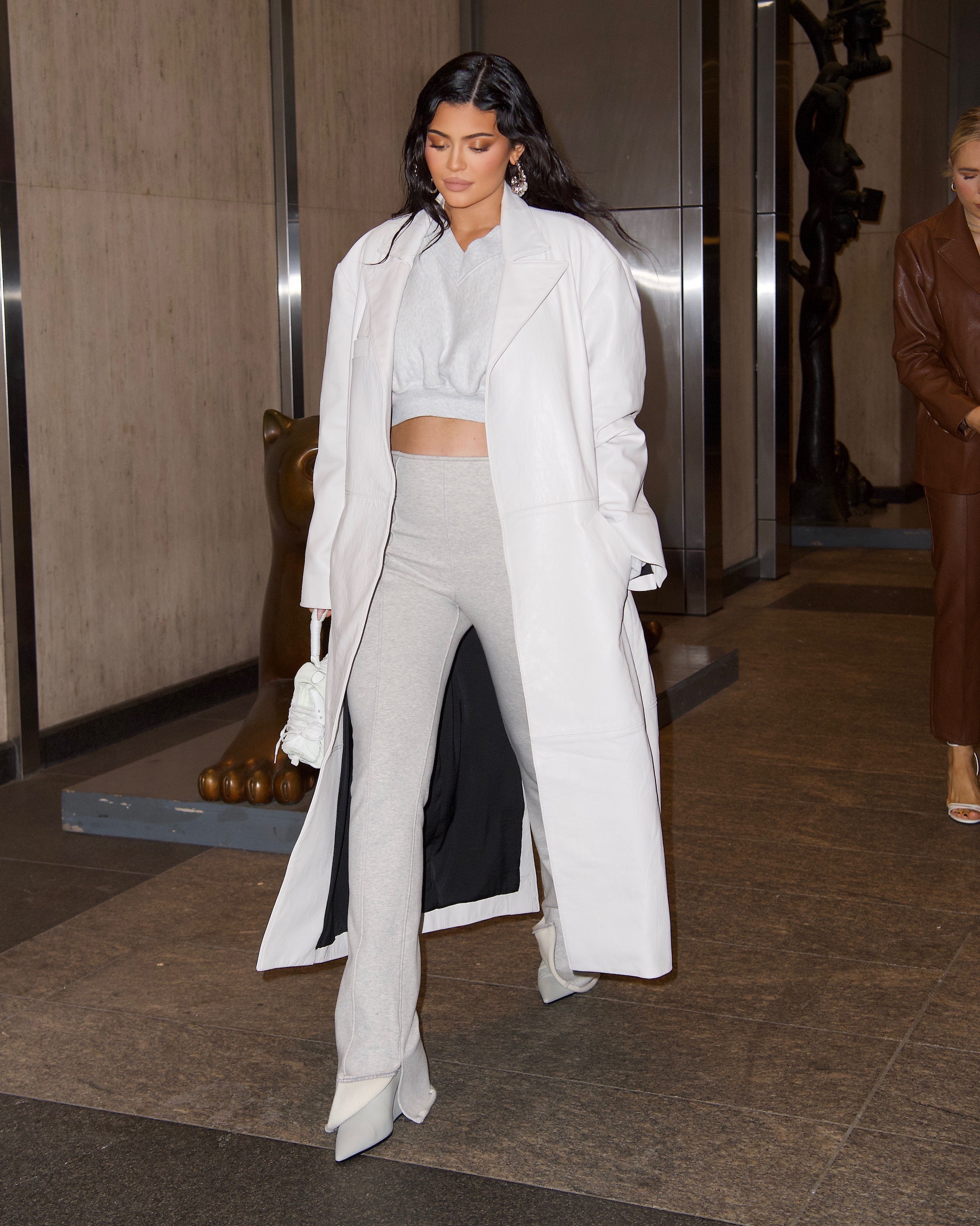 Kylie Jenner Pregnancy Style: Outfits, Photos, Prices