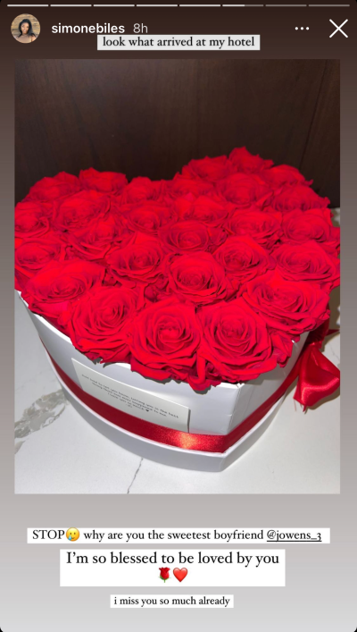 simone-biles-boyfriend-jonathan-owens-sends-roses-gymnastics-tour-ig