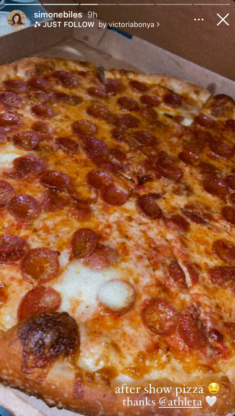simone-biles-food-pizza-after-tour-performance
