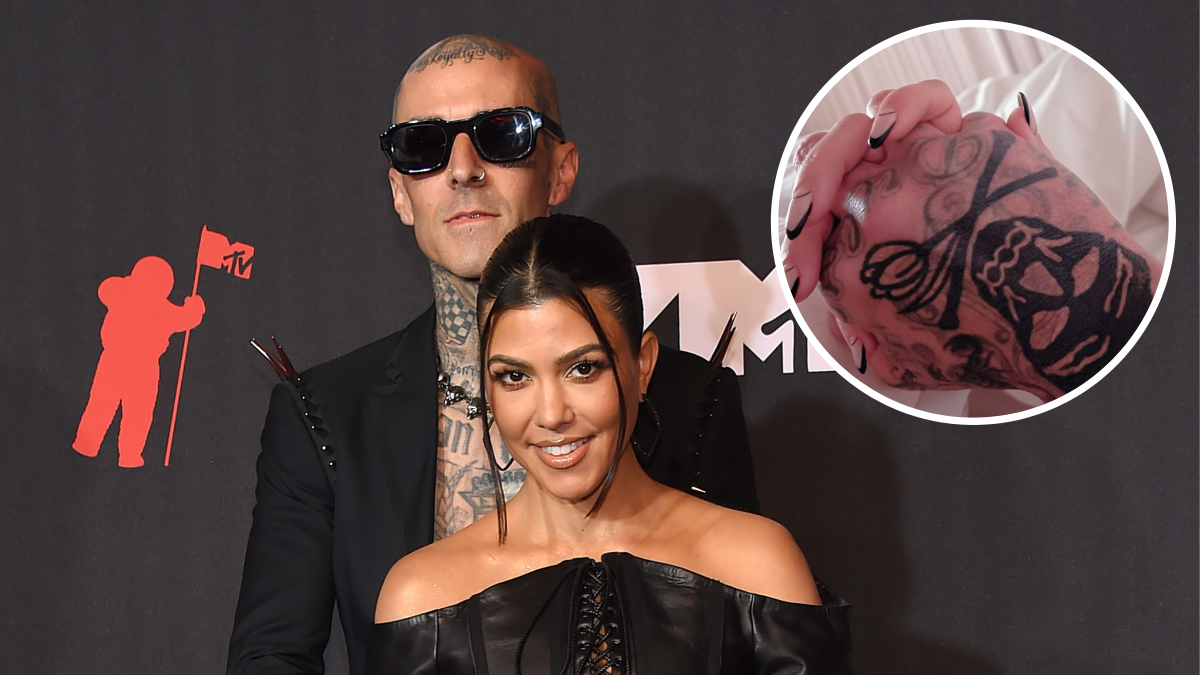 Travis Barker and Kourtney Kardashian Hold Hands in Bed