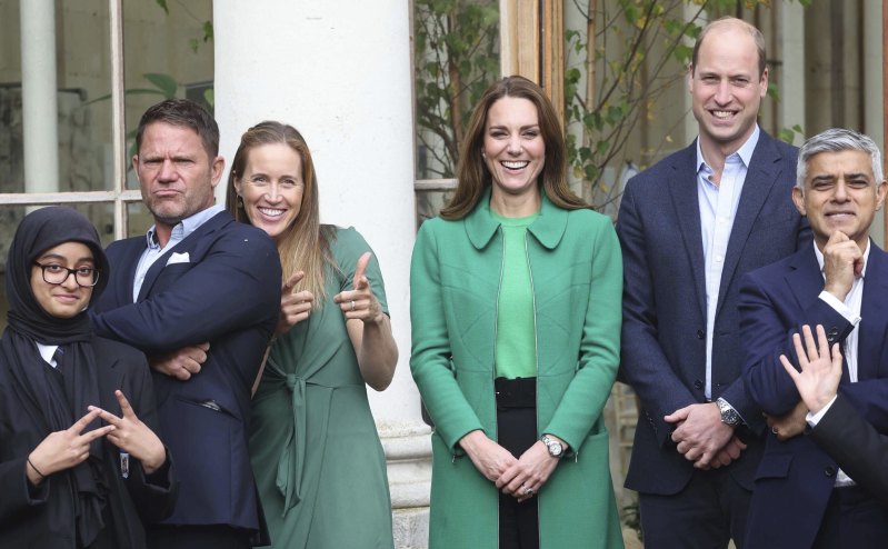 Kate Middleton Breaks Protocol in Pants at Kew Gardens: Photos 3