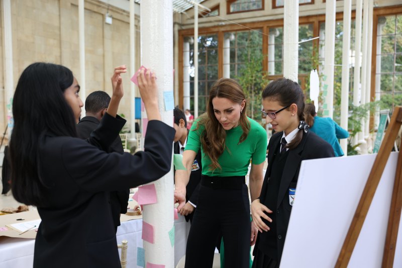 Kate Middleton Breaks Protocol in Pants at Kew Gardens: Photos 4