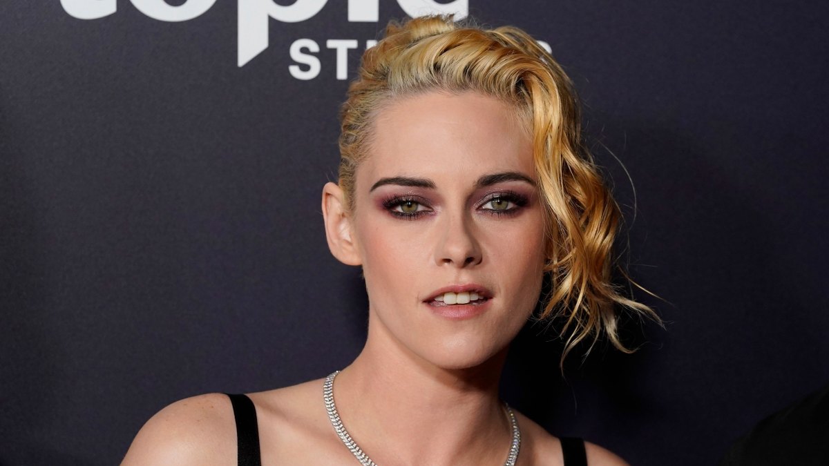 Kristen Stewart Goes Braless at 'Spencer' Premiere: Photos