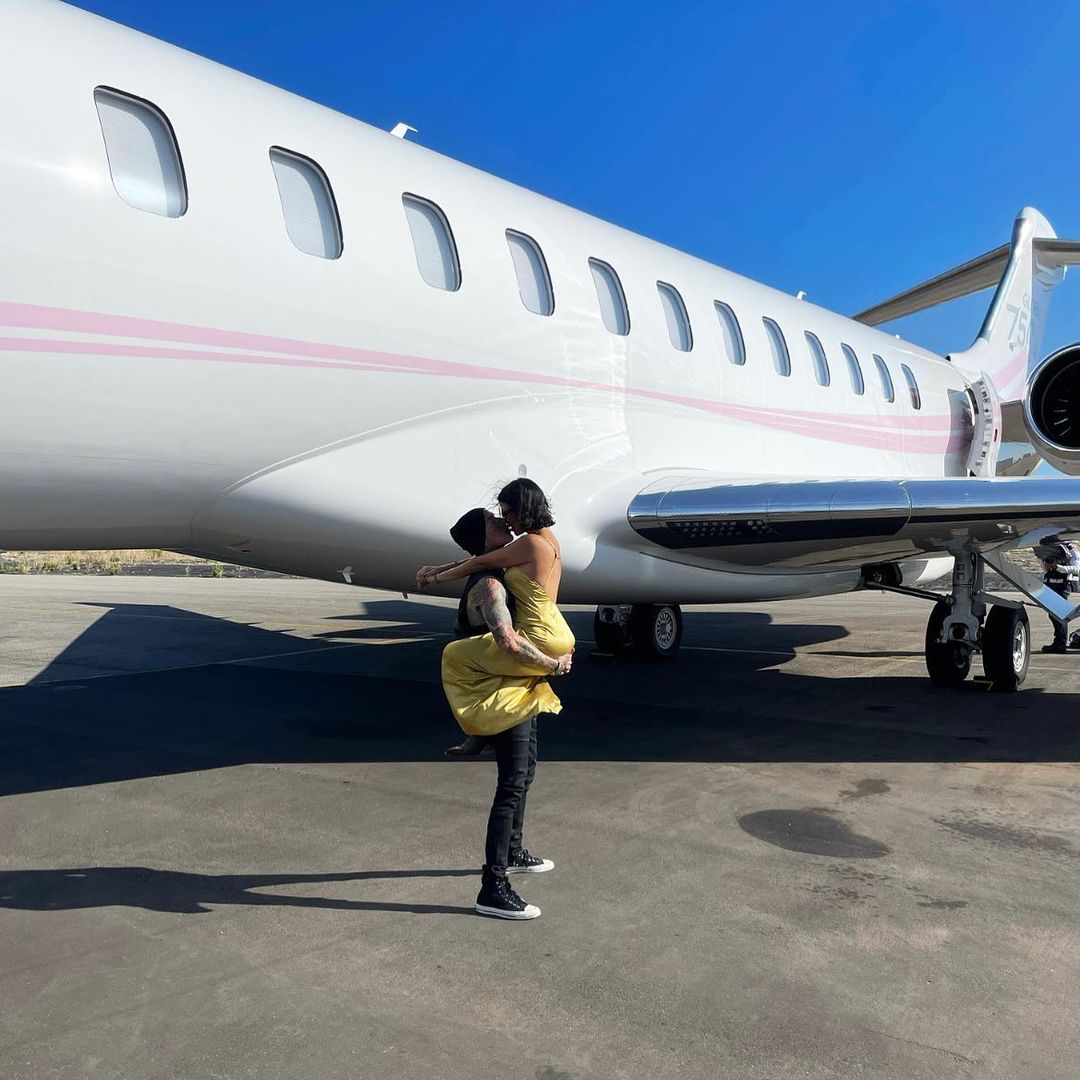 Travis Barker Flies With Kourtney Kardashian