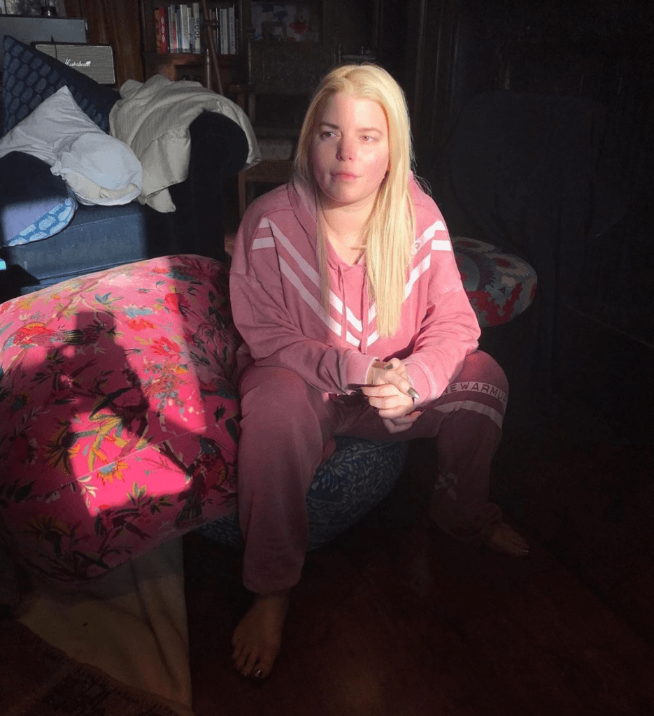 Jessica Simpson Unrecognizable Photo Drinking