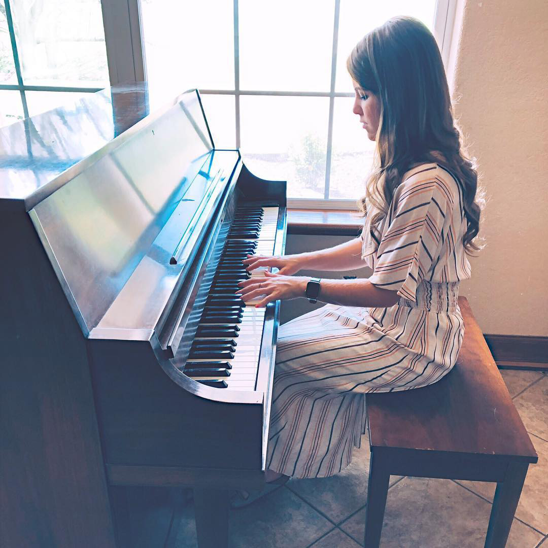 What Does Jana Duggar Do