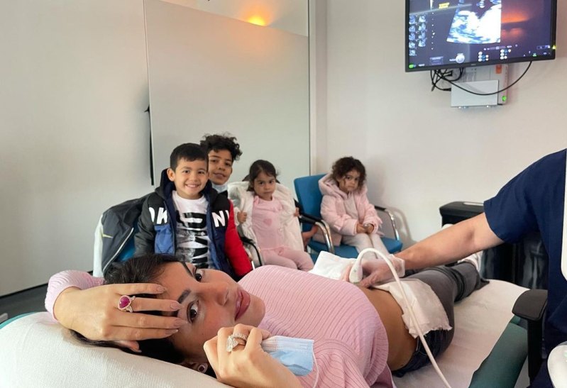 How Many Kids Does Cristiano Ronaldo Have? His Children, Twins 3