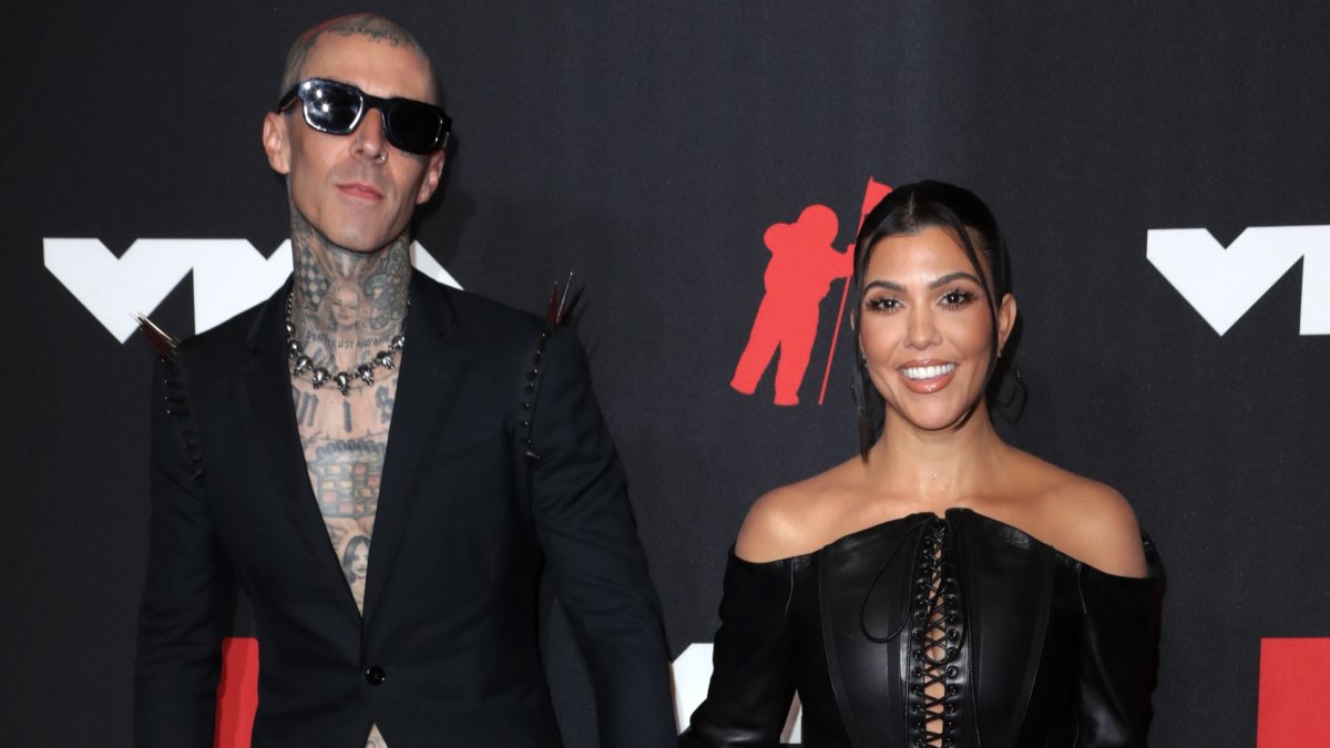 Kourtney Kardashian Is Pregnant! Former ‘KUWTK’ Star Expecting 1st Child With Fiance Travis Barker