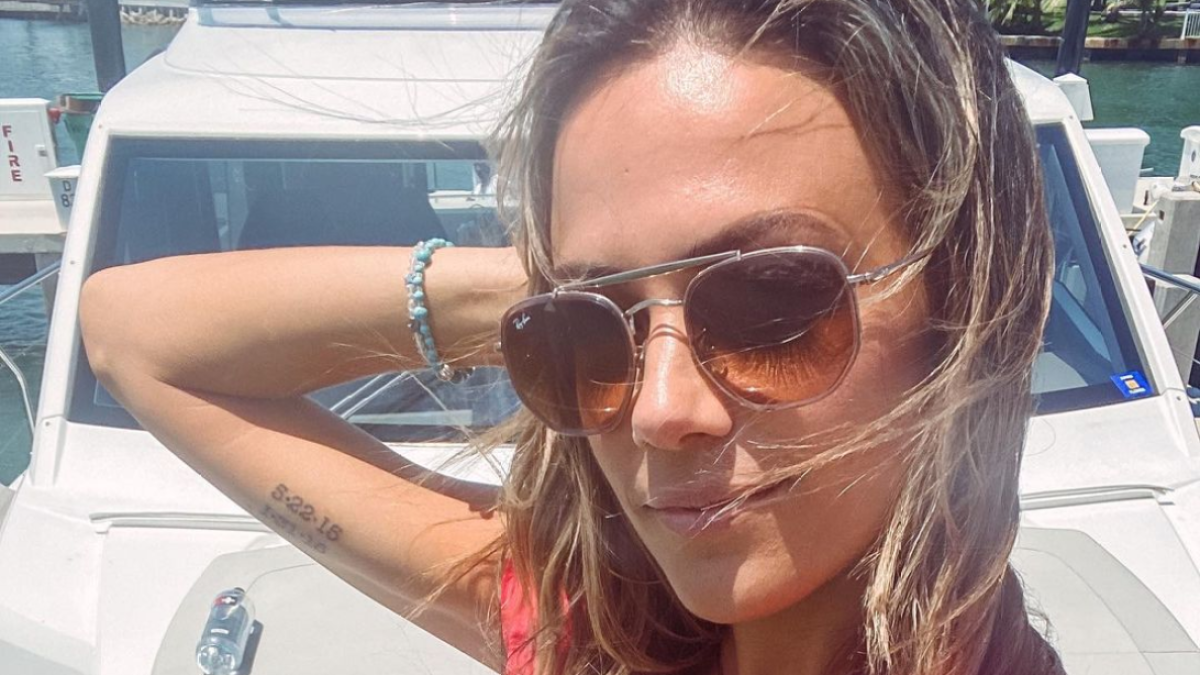 Jana Kramer Wedding Date Tattoo Removed