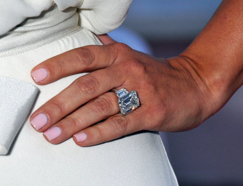 Bederven Sterkte Verplicht Kim Kardashian's Engagement and Wedding Rings: Photos