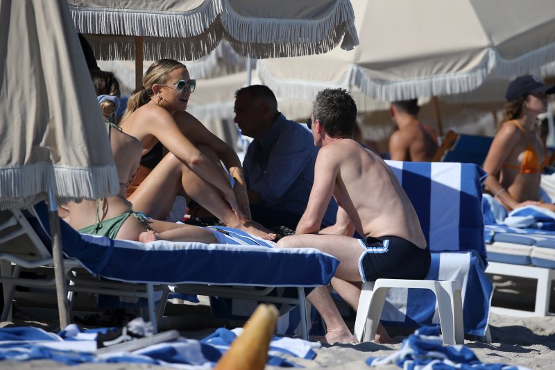 Kate Hudson Black Bikini Photos