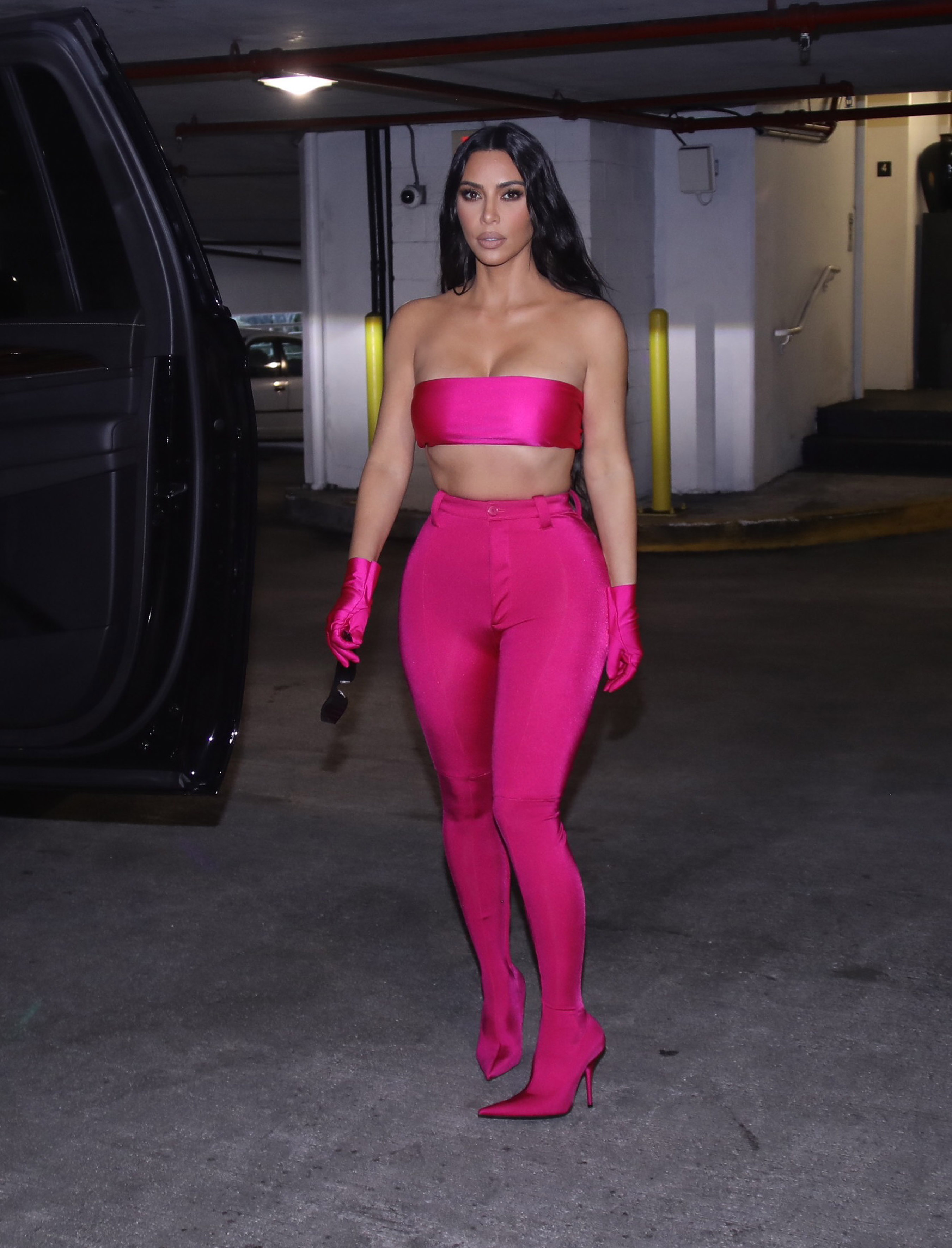 Kim Kardashian Flaunts Abs in Hot Pink in Miami: Photos