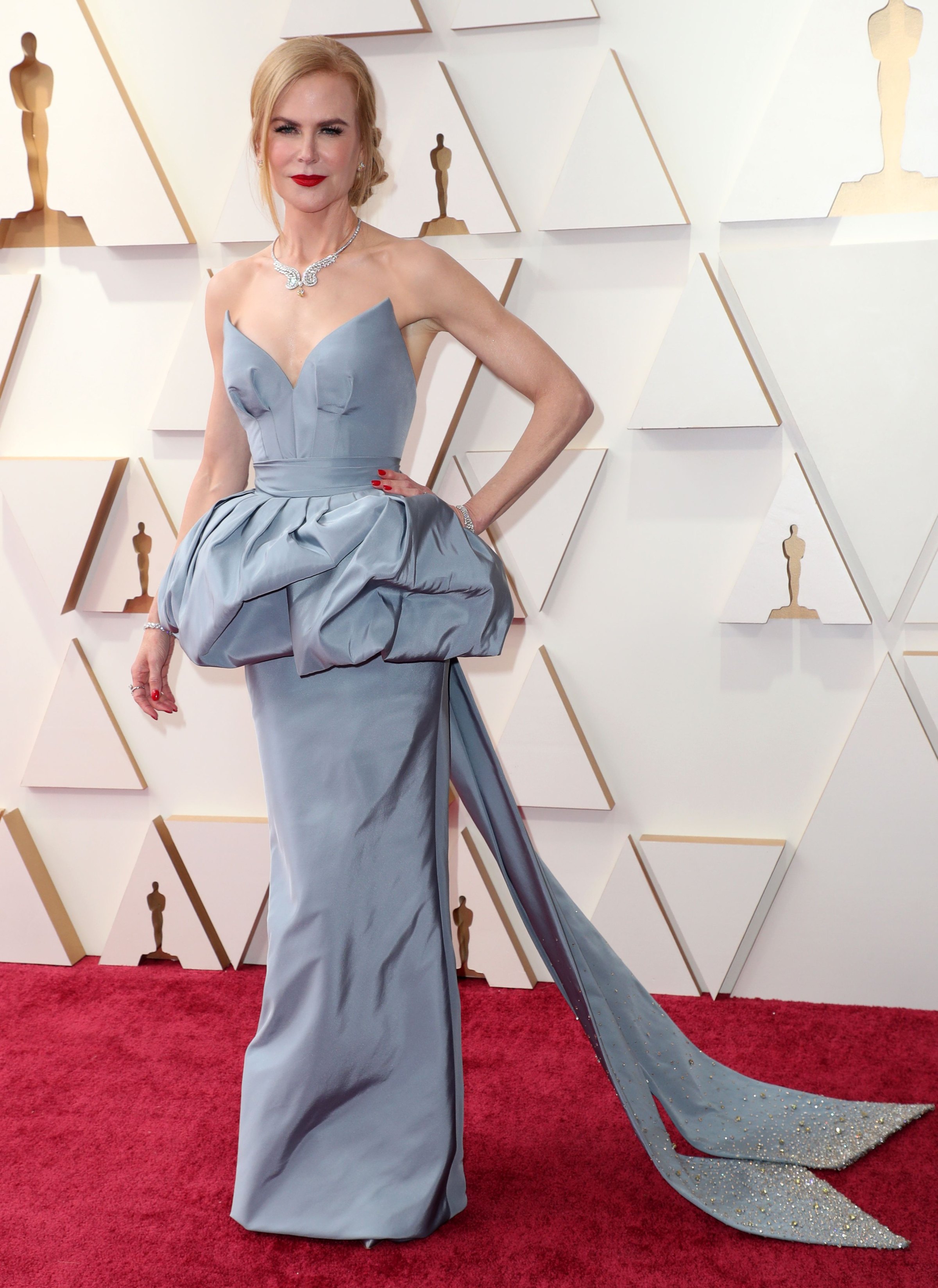 Best and Worst Dressed at the 2022 Oscars Red Carpet Photos
