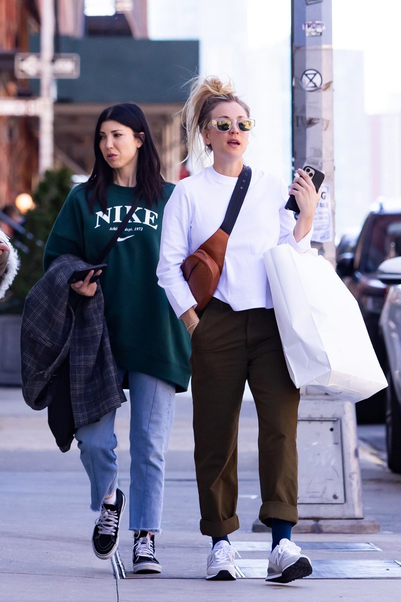 Kaley Cuoco Goes Shopping in NYC With Sister Briana: Photos