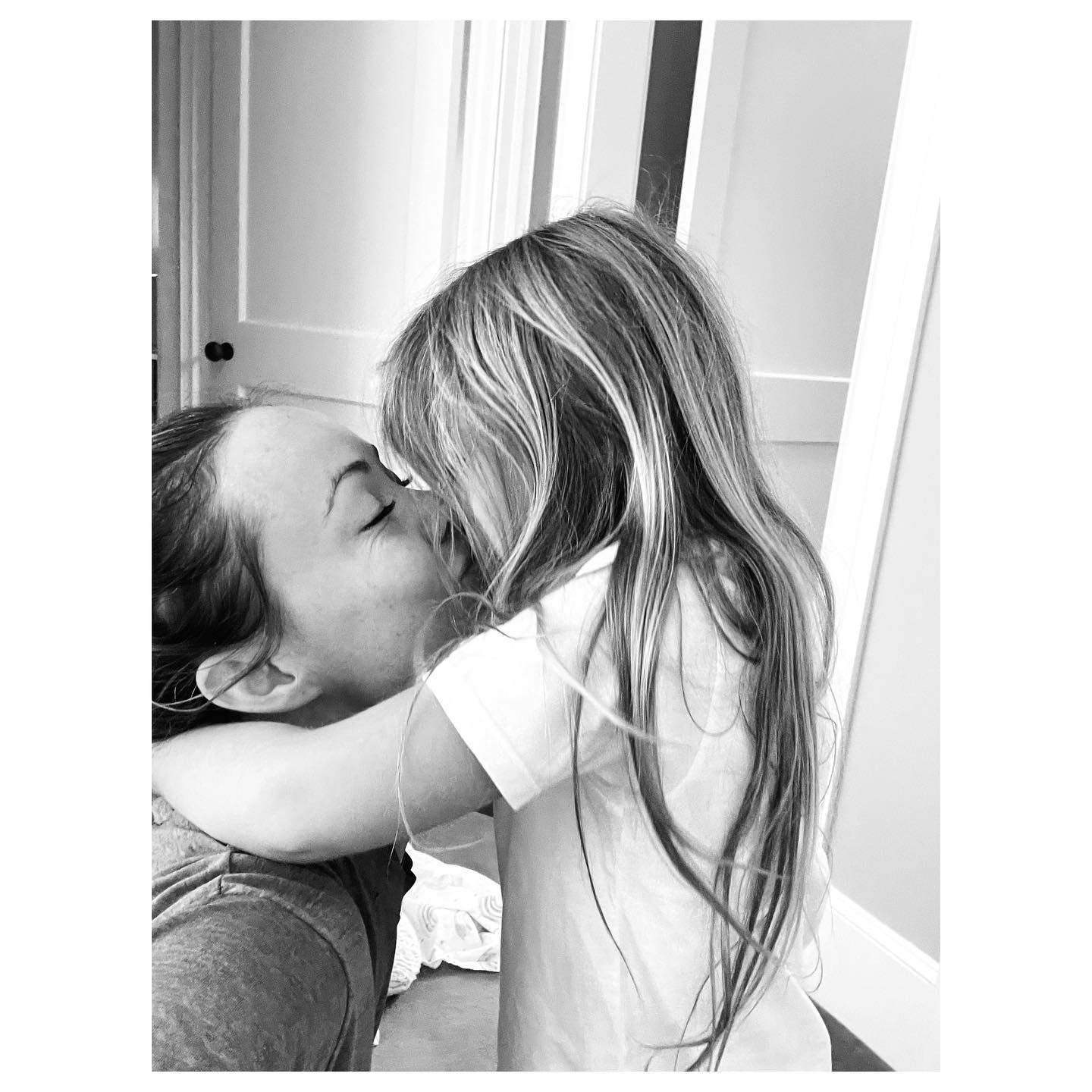 Olivia Wilde Doesn’t Need Glam to Look Beautiful! See Photos of Her With No Makeup