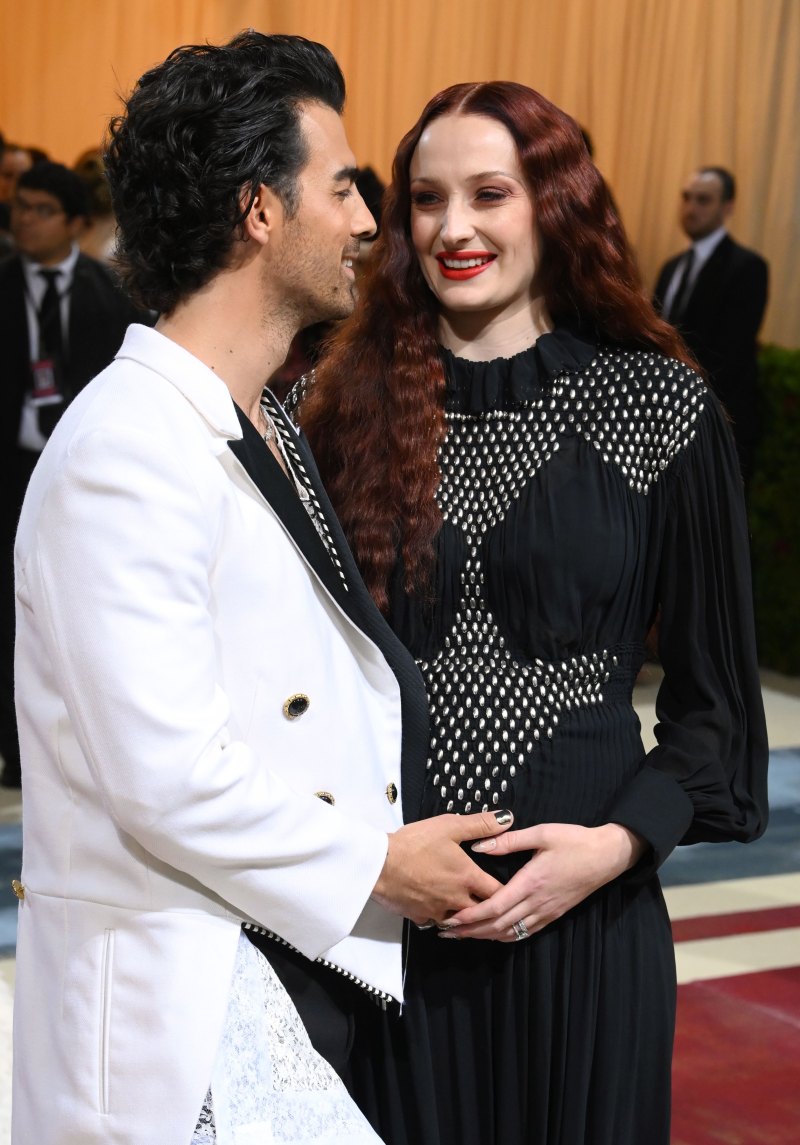 Pregnant Sophie Turner Flaunts Baby Bump at 2022 Met Gala With Joe Jonas: Photos!