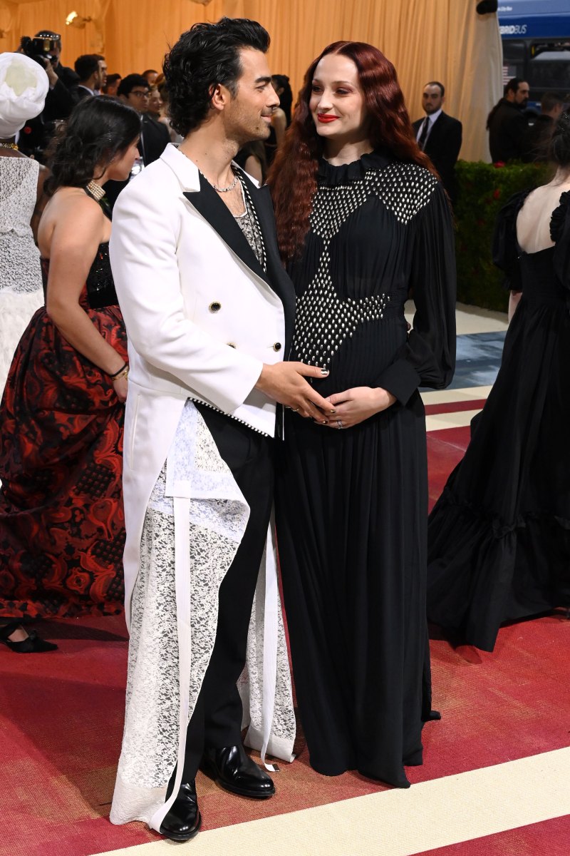 Pregnant Sophie Turner Flaunts Baby Bump at 2022 Met Gala With Joe Jonas: Photos!