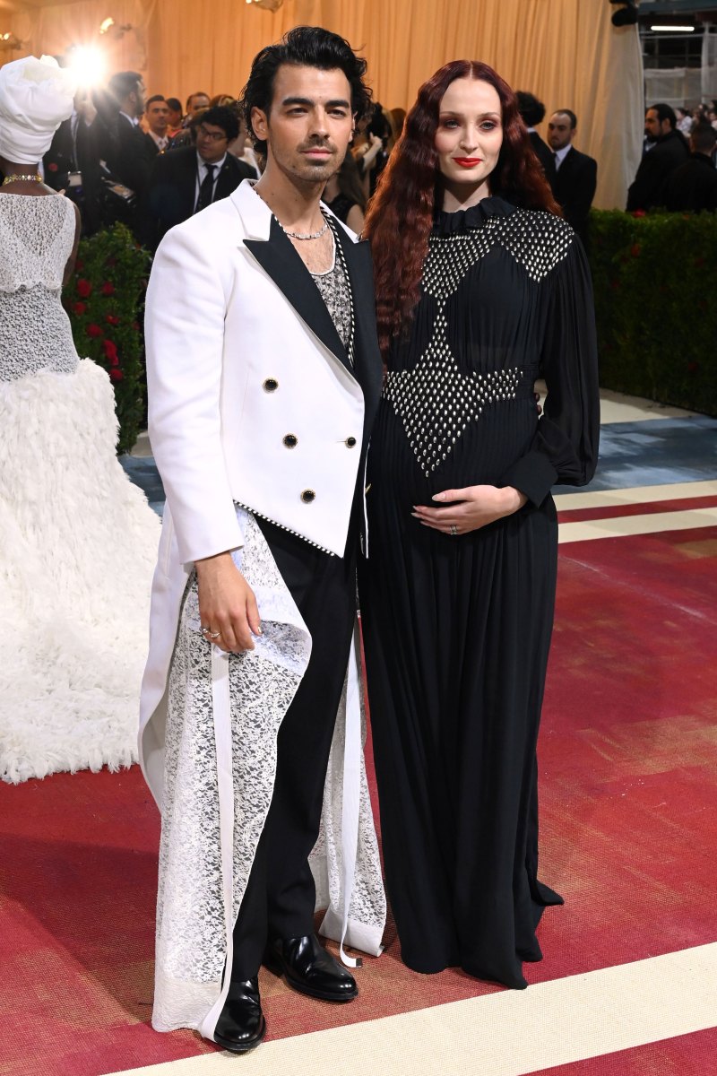 Pregnant Sophie Turner Flaunts Baby Bump at 2022 Met Gala With Joe Jonas: Photos!