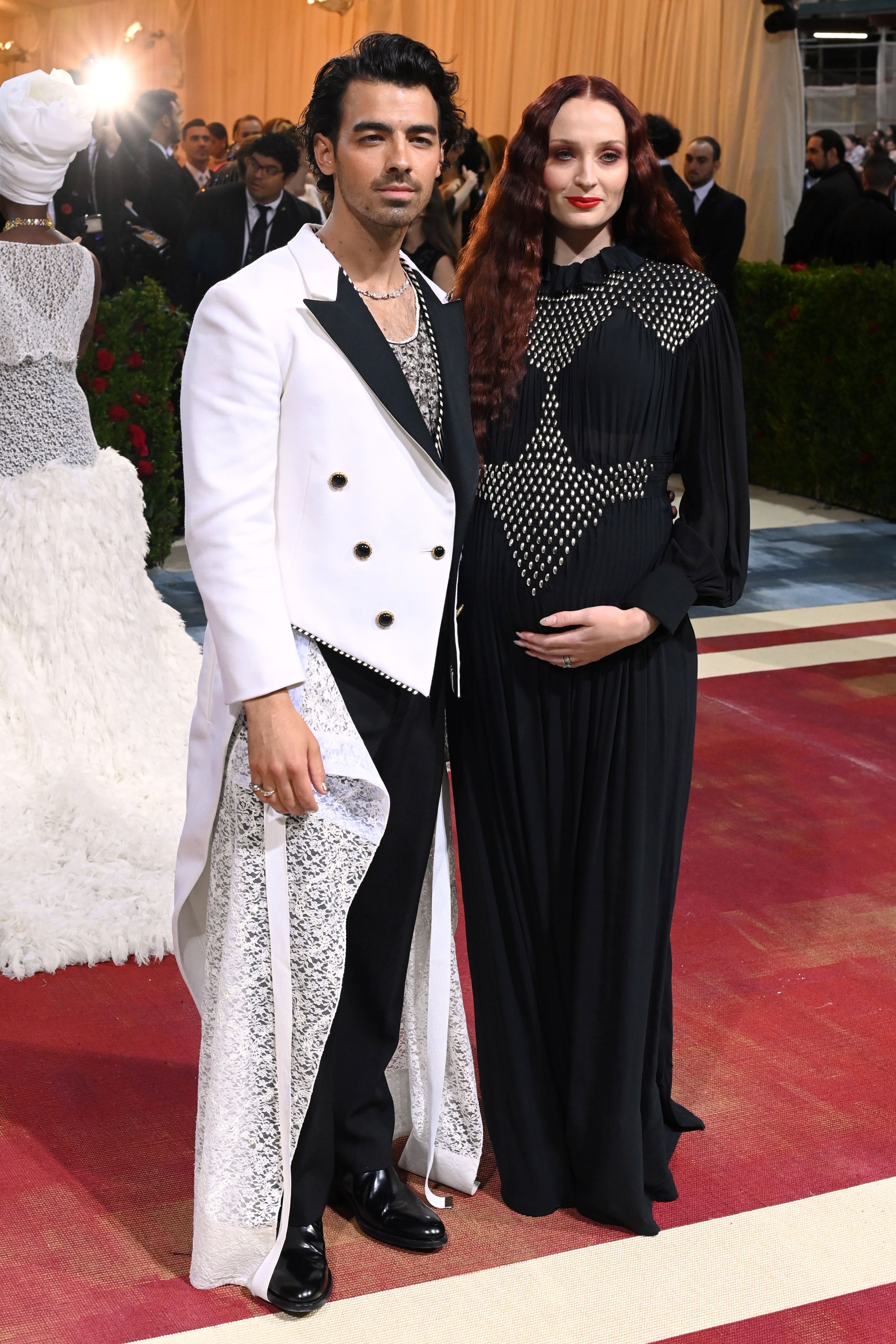 Met Gala photos reveal Joe Jonas and Sophie Turner are clearly expecting –  97.9 WRMF