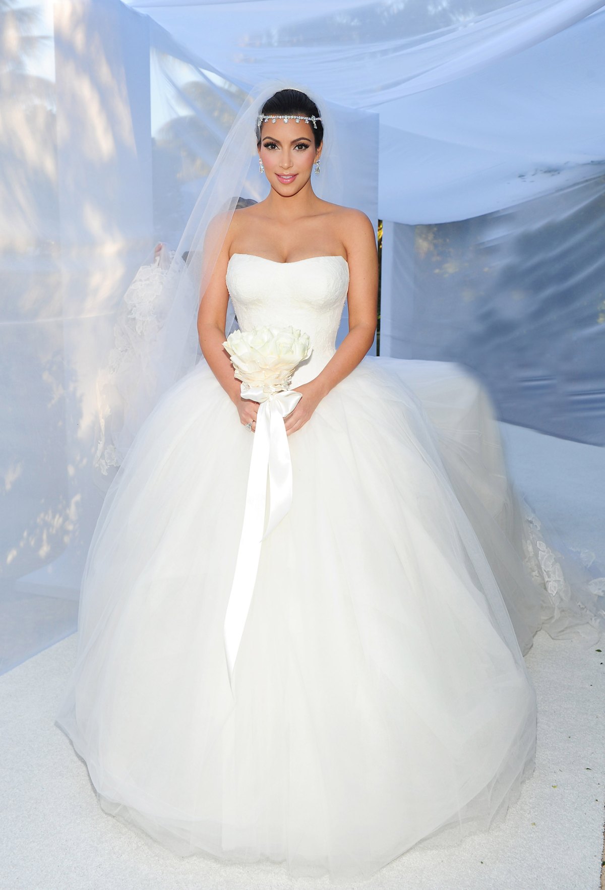 Kardashian-Jenners' Wedding Dresses: Photos of Their Gowns | Life & Style Kardashian-Jenners' Wedding Dresses: Photos of Their Gowns | Life & Style
