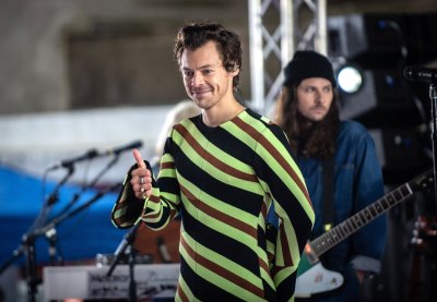 Harry Styles Sends Fans Into a Frenzy After Singing Ex-Girlfriend Taylor Swift’s ‘22’