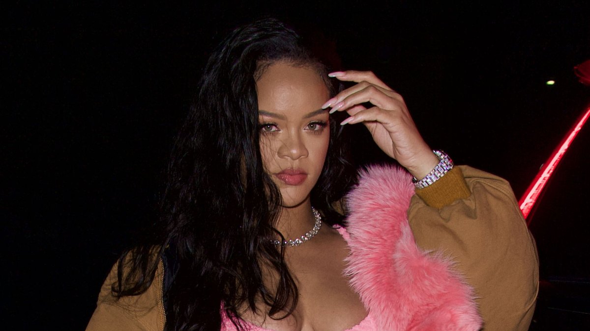 Rihanna Seen for 1st Time Since Giving Birth to Baby No. 1