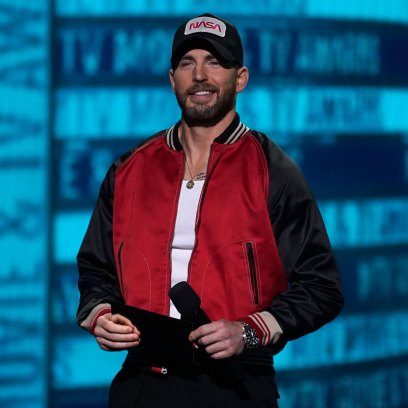 Fans Criticize Chris Evans’ Casual Outfit During Rare Red Carpet Appearance: Photos