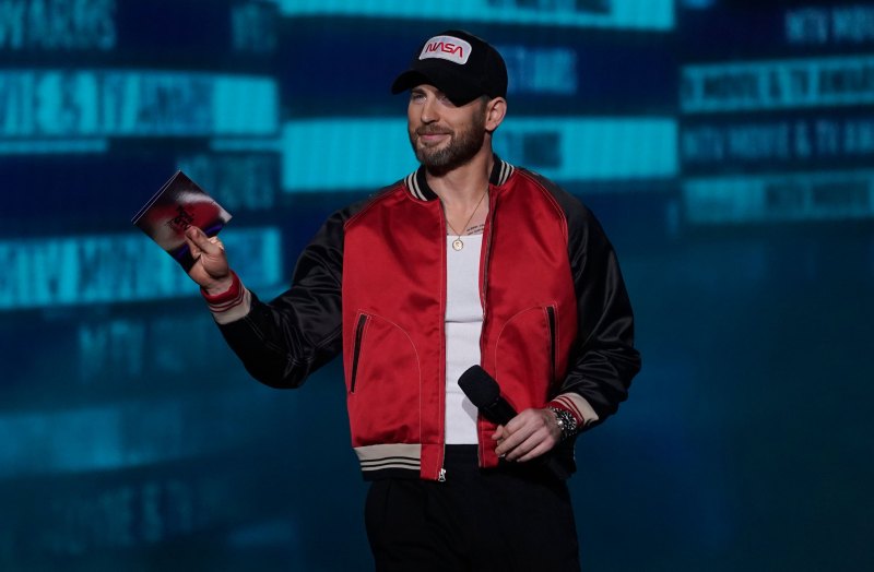 Fans Criticize Chris Evans’ Casual Outfit During Rare Red Carpet Appearance: Photos