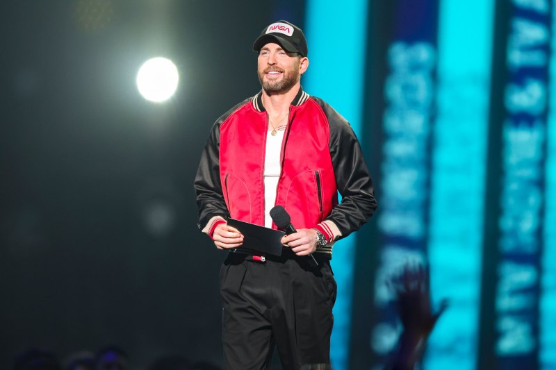 Fans Criticize Chris Evans’ Casual Outfit During Rare Red Carpet Appearance: Photos
