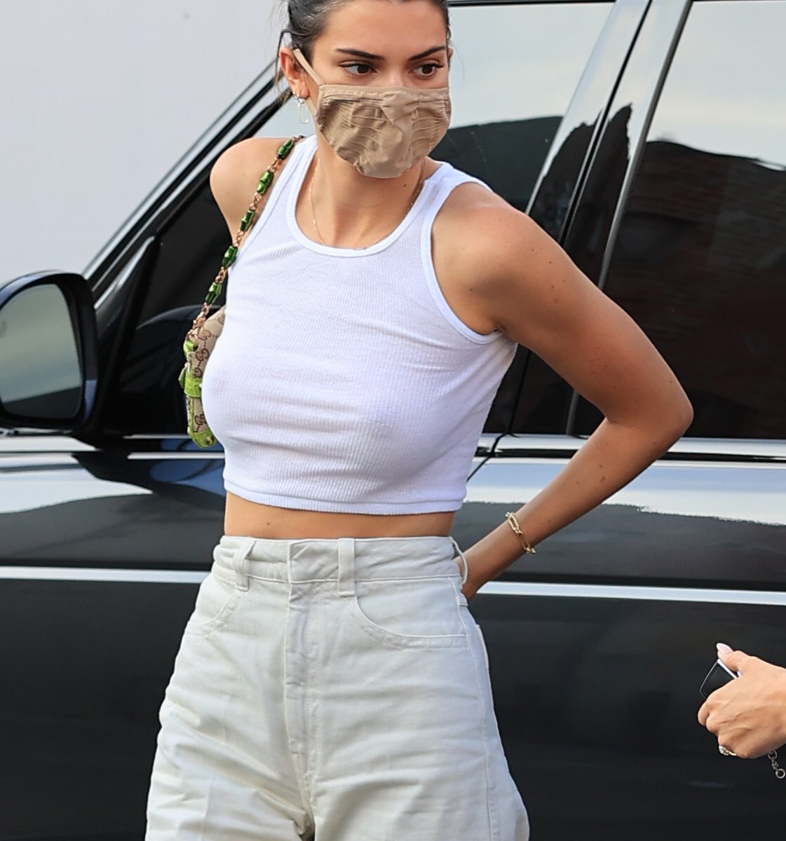 207, Kendall Jenner Cream Braless Crop Top Street Style Hollywood 2020, Image#1
