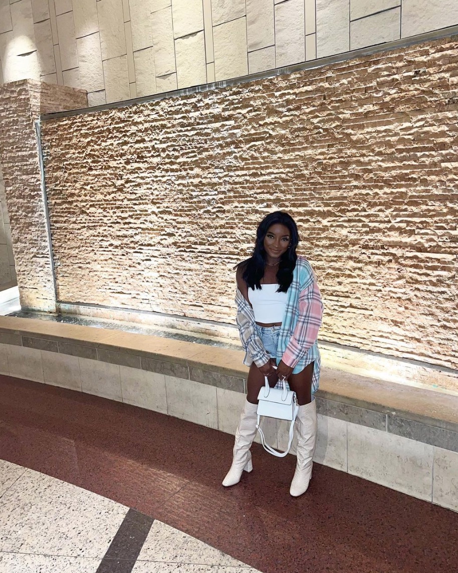 Celebrities Wearing Daisy Dukes: Stars Who Love Rocking the Iconic Tiny Cutoff Denim Shorts