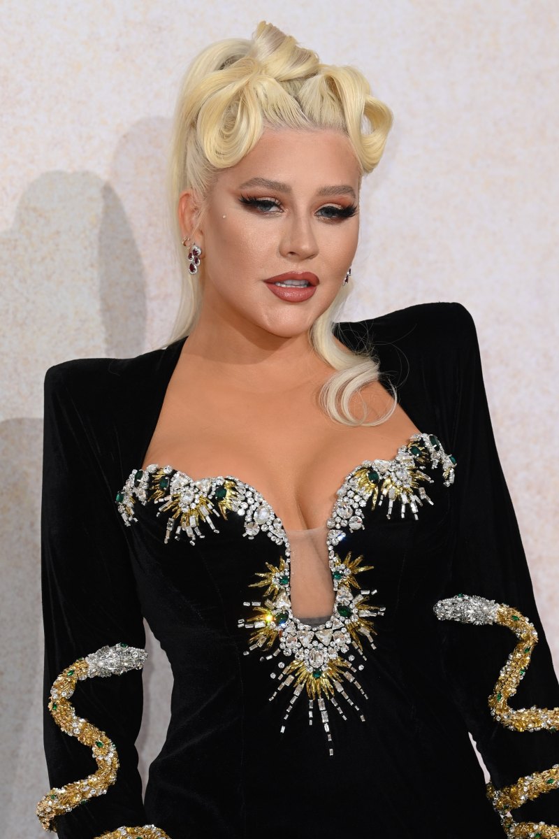Can’t Hold Her Down! See Christina Aguilera’s Sexiest Braless Photos, Moments With No Bra!