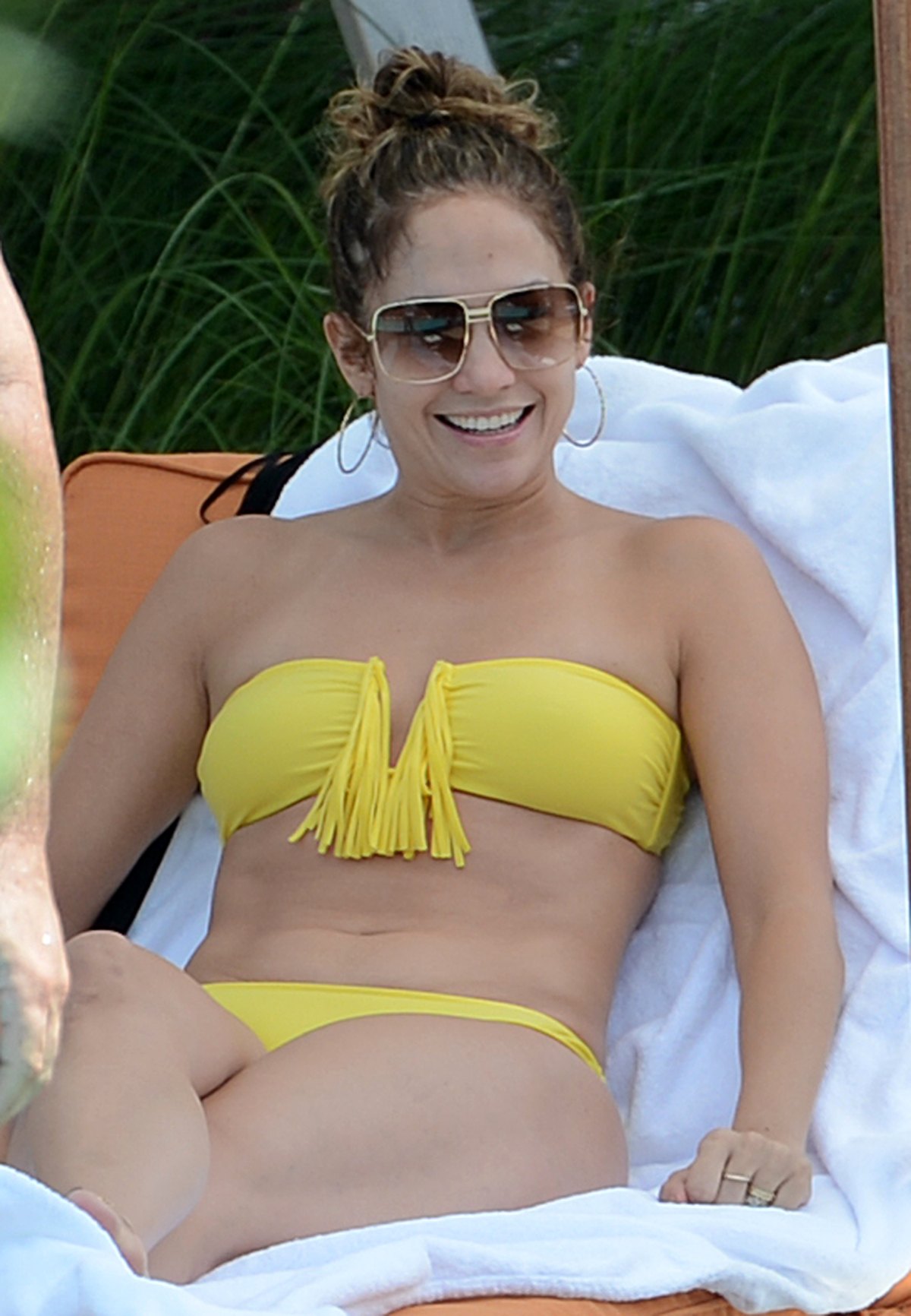 Overeenkomstig met grote Oceaan grillen Jennifer Lopez Bikini Photos: Singer Flaunts Abs in Swimsuits