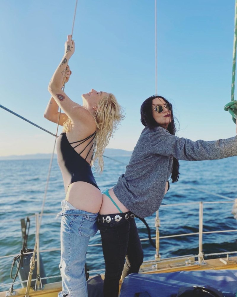 Kesha Bikini Photos: The Singer’s Sexiest Swimsuit Pictures