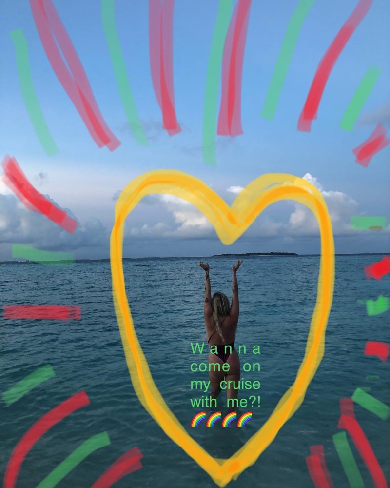 Kesha Bikini Photos: The Singer’s Sexiest Swimsuit Pictures