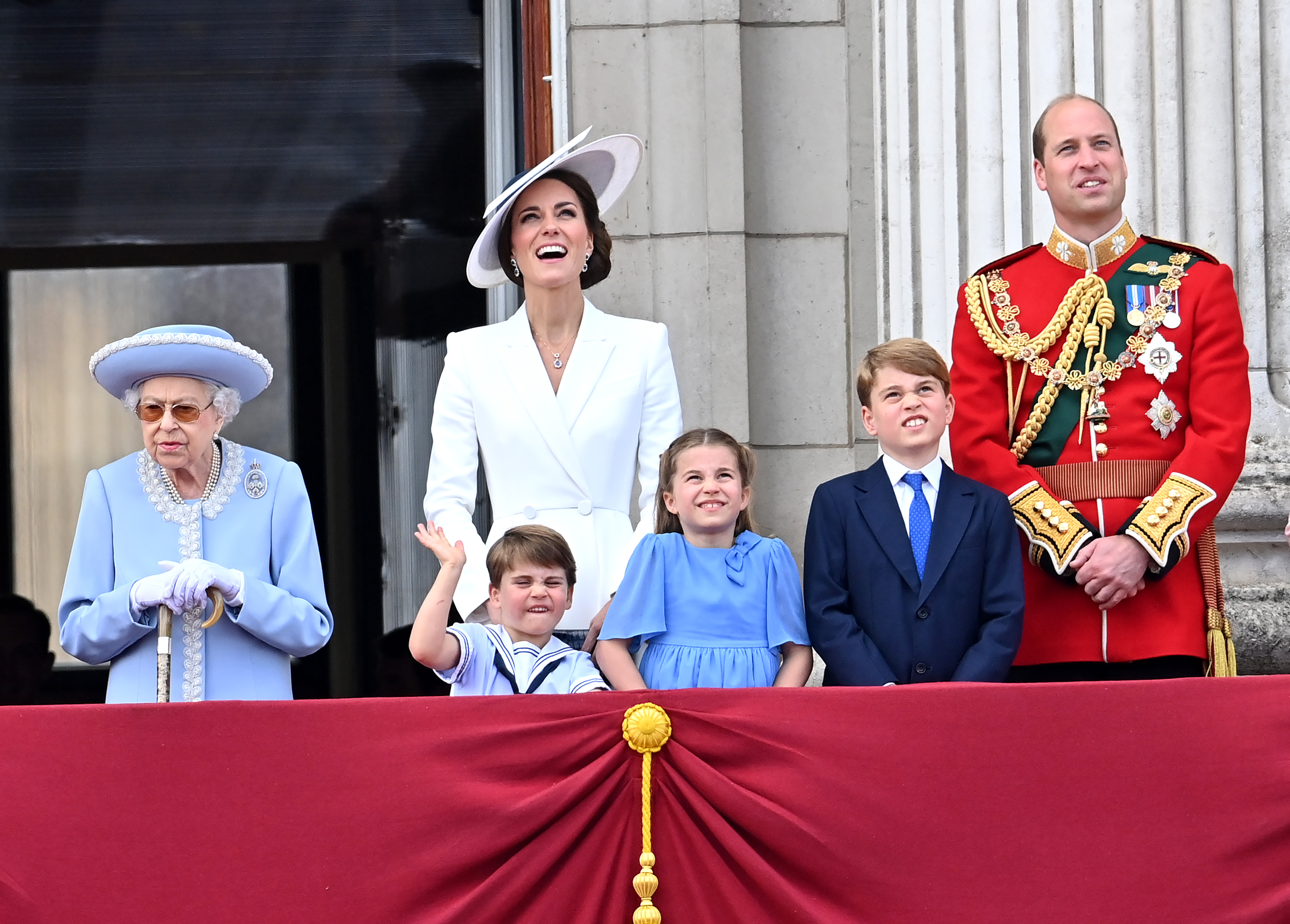 HELLO Royal Prince George Kate William Balcony Appearance Souvenir Magazine 