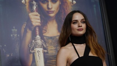 Joey King Wears Edgy Bra, Skirt at 'The Princess' Premiere: Pics